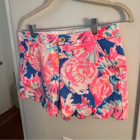 LILLY PULITZER BUTTERCUP FLORAL STRETCH SHORTS - Picture 4 of 7